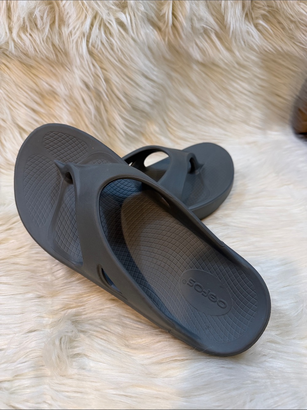 OOFOS Women’s Oversized Flip Flop Thong Sandals -Size 9